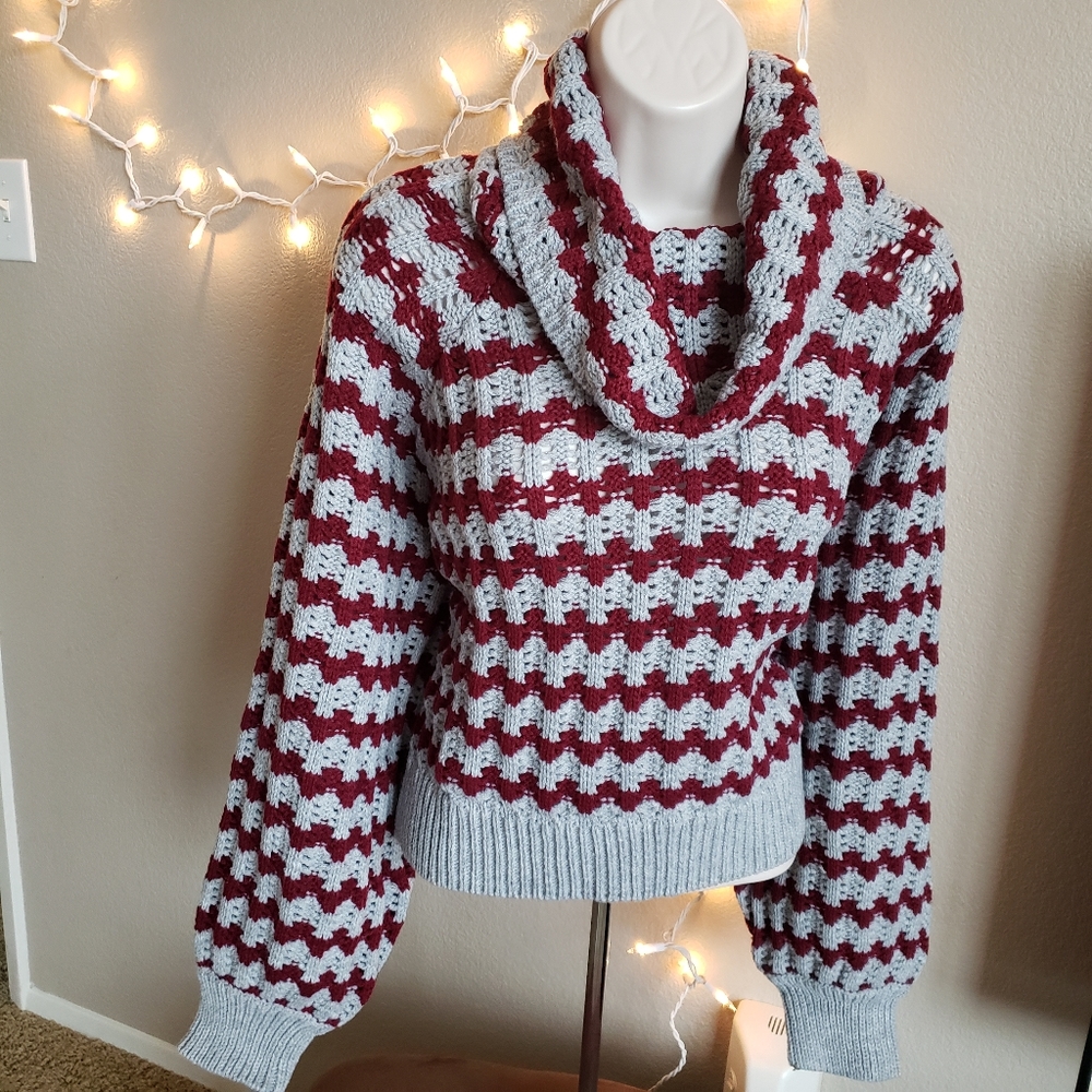 JOHN+JENN  crowl neck sweater large gray turtlenec